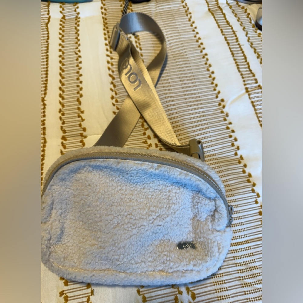 Lole Cream Fleece Belt Bag